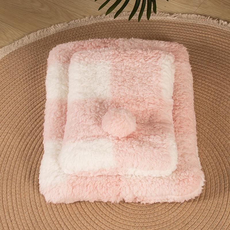 Thick Flannel Pet Mat for Rabbits, Cats & Dogs - Autumn/Winter