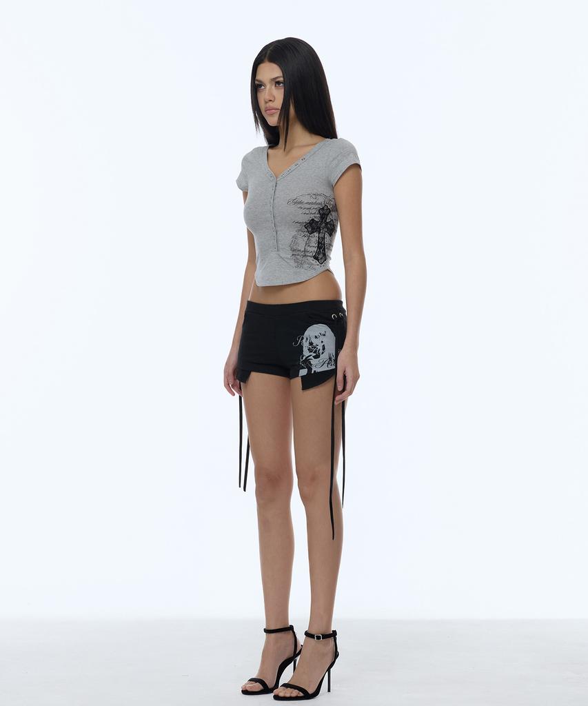 Gillaakaibeu Lace Cross Patched Button Crop T-Shirts_Grey