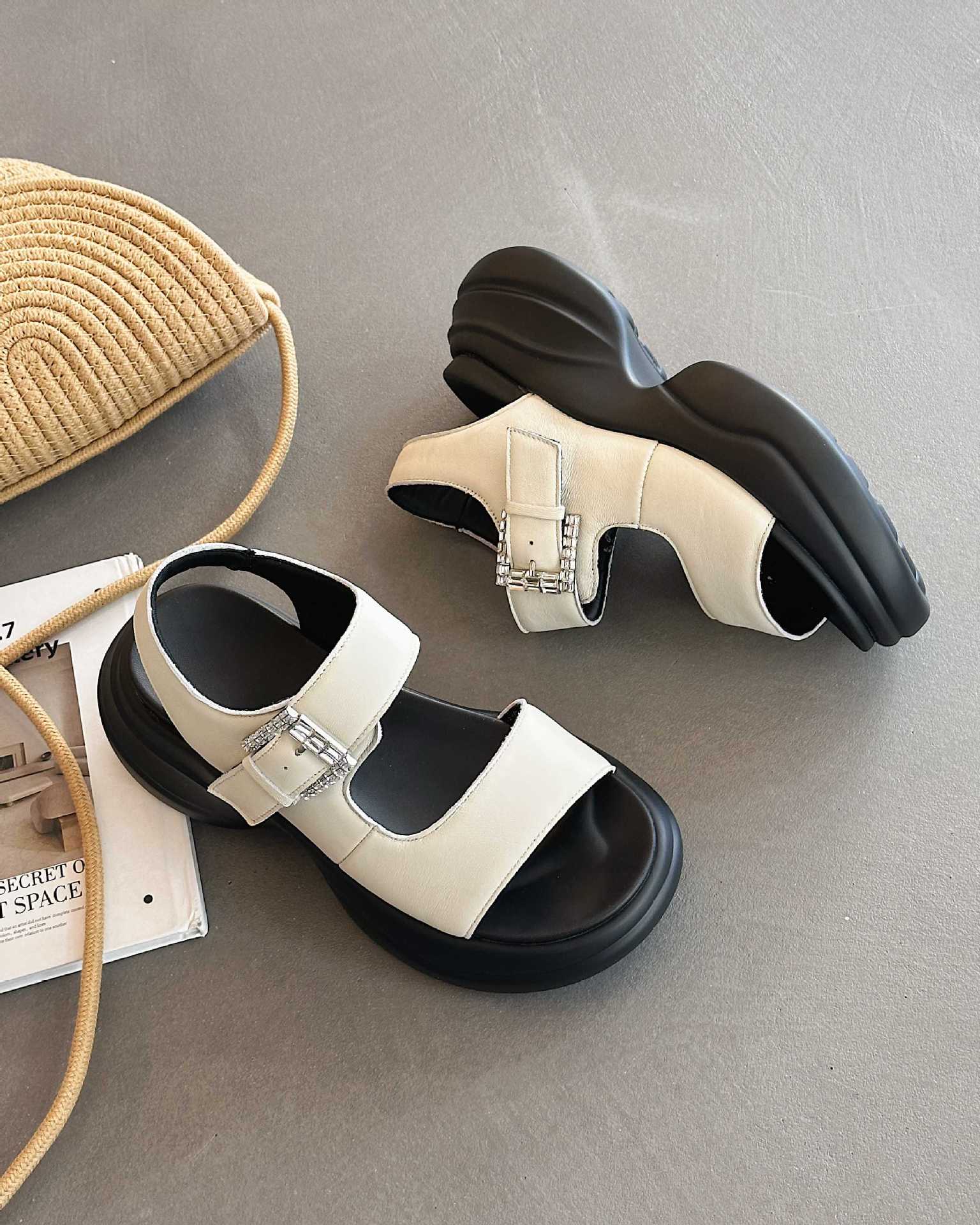 

Thick-soled heightening small man with sandals women s 2025 summer new versatile casual open-toed high-heeled Roman shoes 35