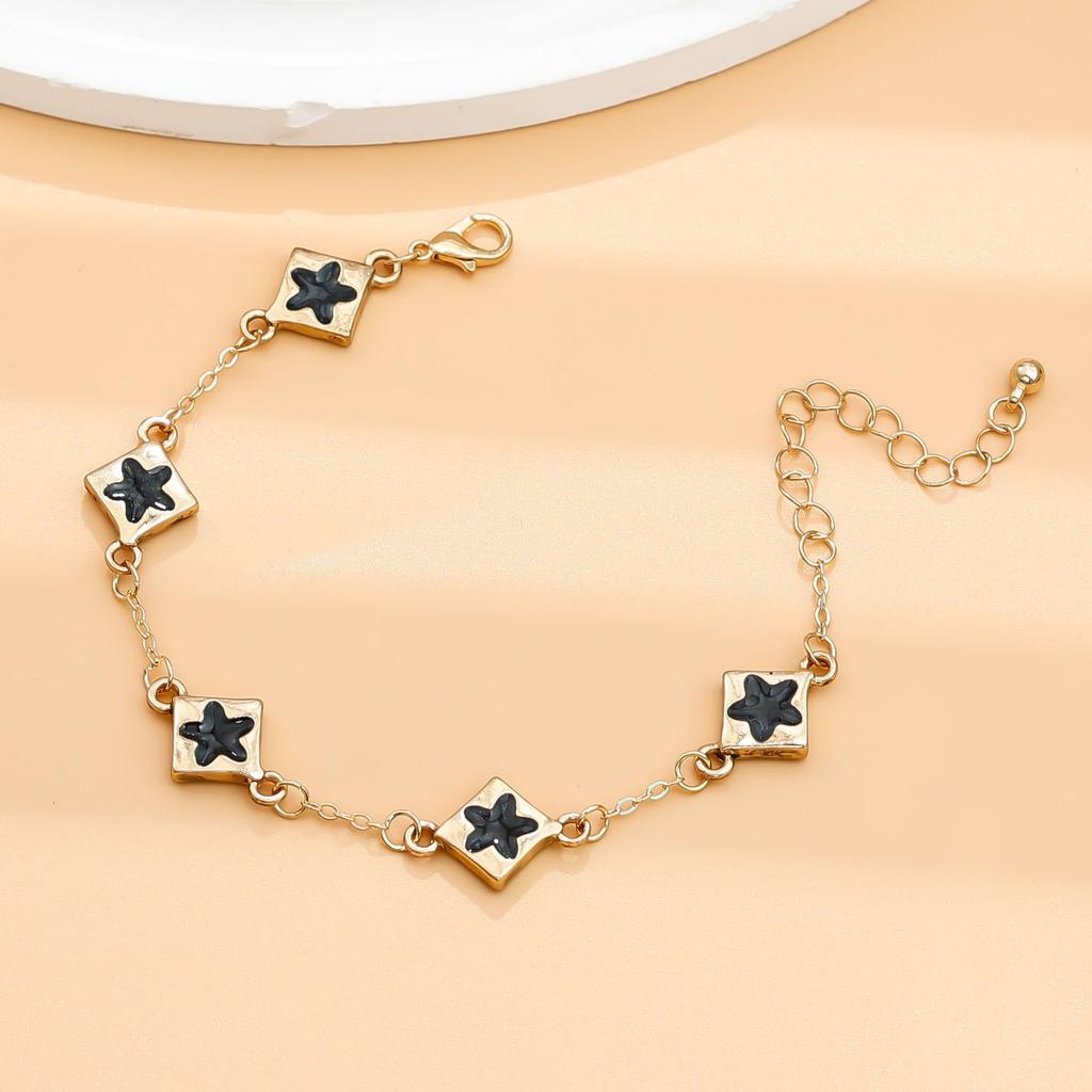 Hot-selling temperament versatile five-leaf clover flower jewelry simple and high-end women's bracelet jewelry