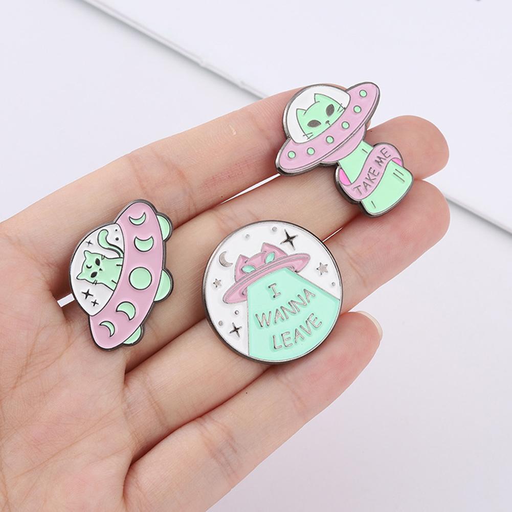 Creative Alien Cat Pins Funny Ufo Cartoon Brooch Lapel Badge Women Clothes Accessories Jewelry Gift