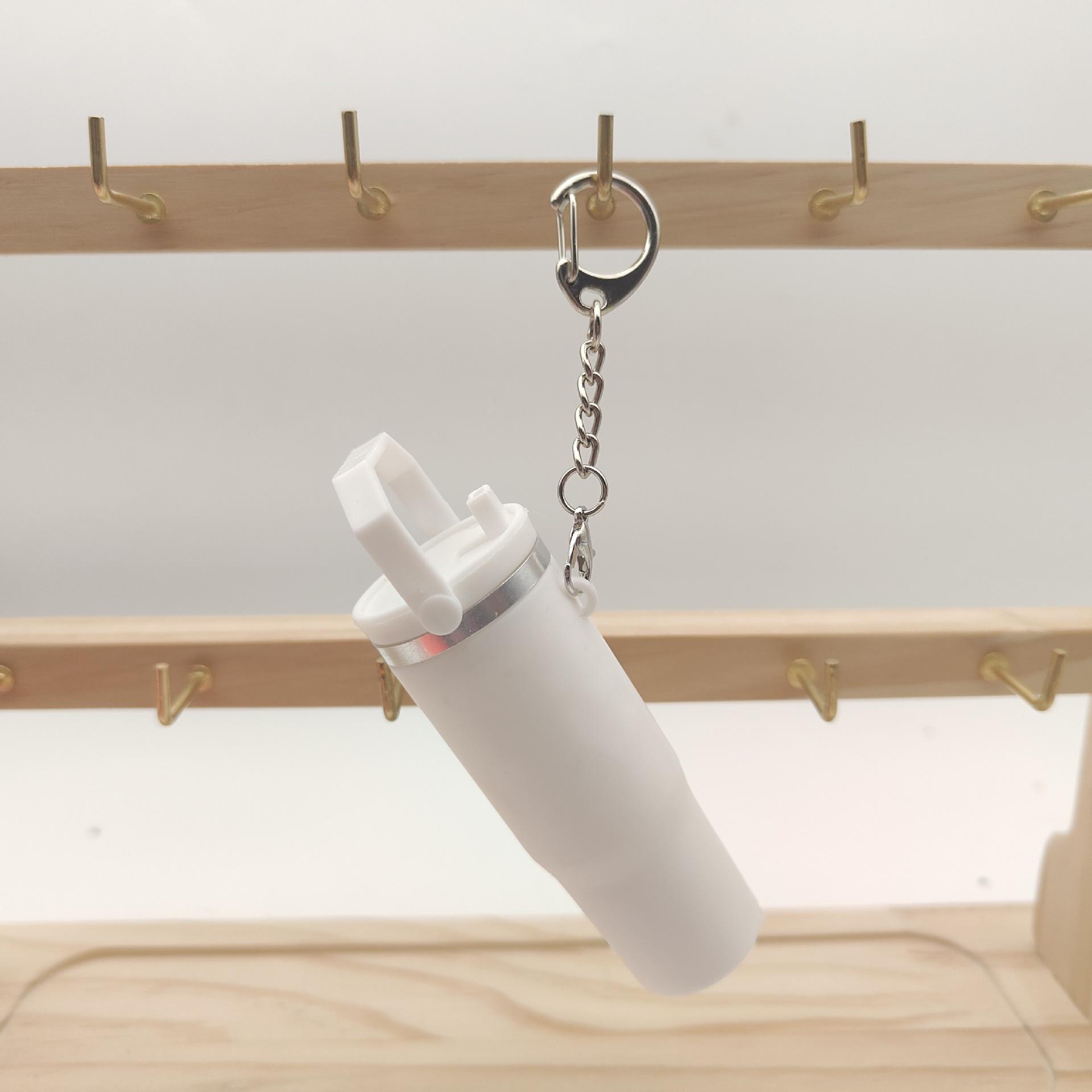 

Съемный брелок-подвеска в виде стакана со льдом Mini Stanley — выпуск ко Дню матери