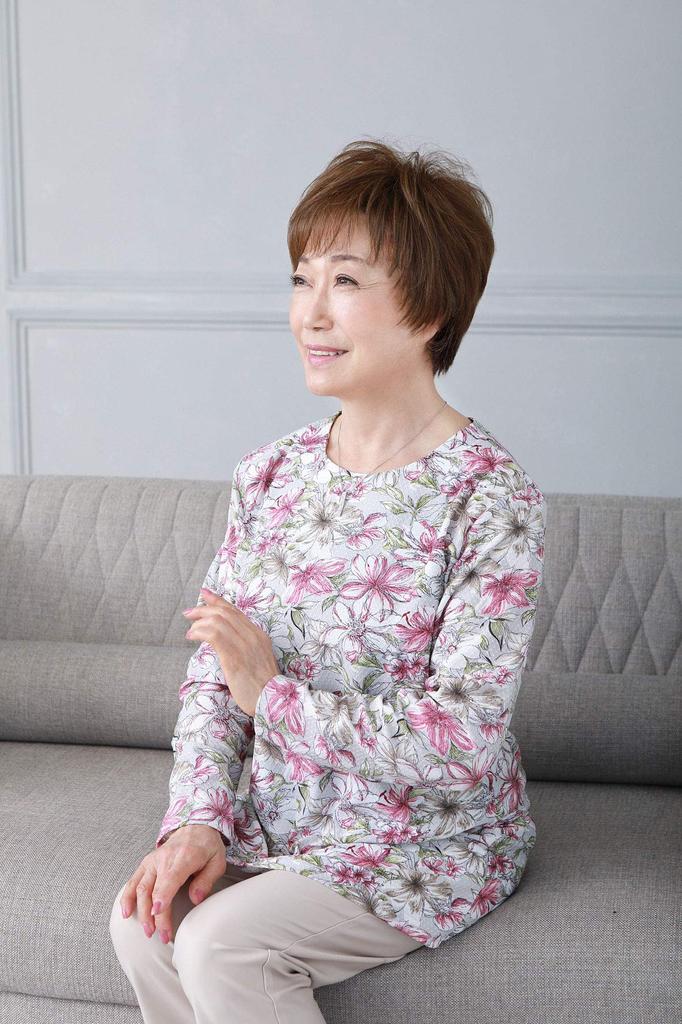 Priscilla Mrs. 6-minute Wig, Feather Curl Half, 116 Tab, Ash Brown