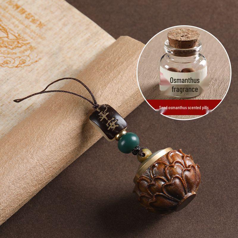 Green Sandalwood Vintage Hollow Sachet Keychain Aromatherapy Pendant