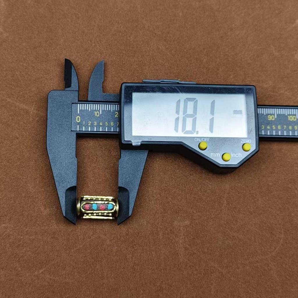 Nepalski Ręcznie Robiony Naszyjnik z Sześciosylabową Mantrą z Mosiężnymi Inkrustowanymi Koralikami