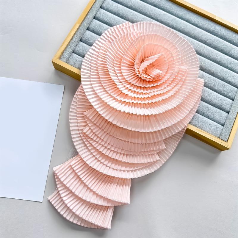 Fashionable Pleated Big Flower Lapel Pin Exaggerated Folded Flower Brooch for Dress and Shirt Women Breastpin Ornament