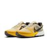 Nike Kiger 10 Lightning Medium Ash Herren Sneaker Gelb Alabaster Saturn-Gold FV3929-700