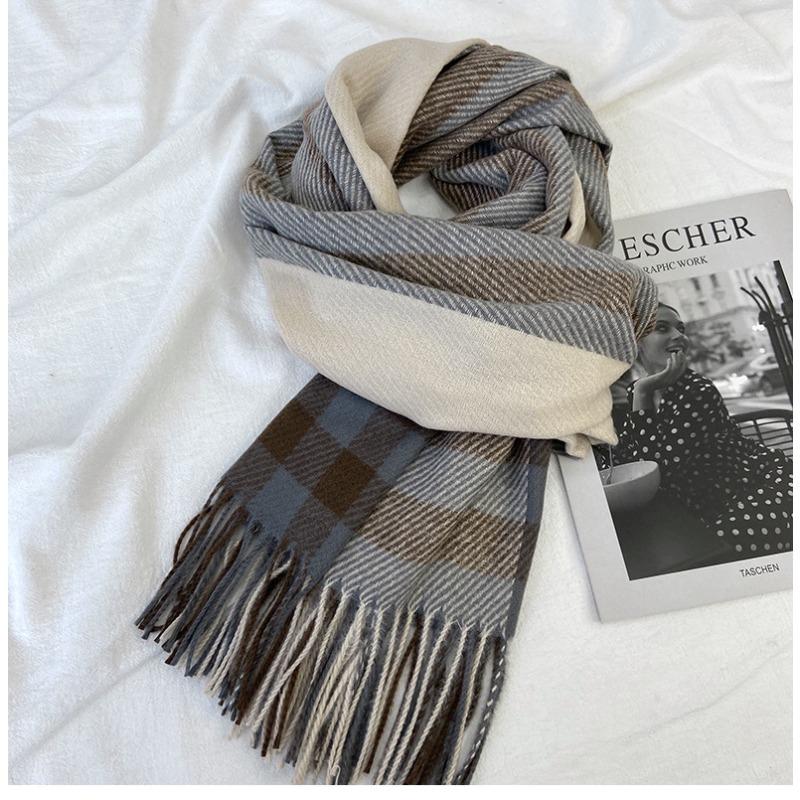 Sciarpa da donna elastica morbida a quadri a righe invernale calda con finiture a nappa, accessorio di moda versatile per uscite casual e clima freddo