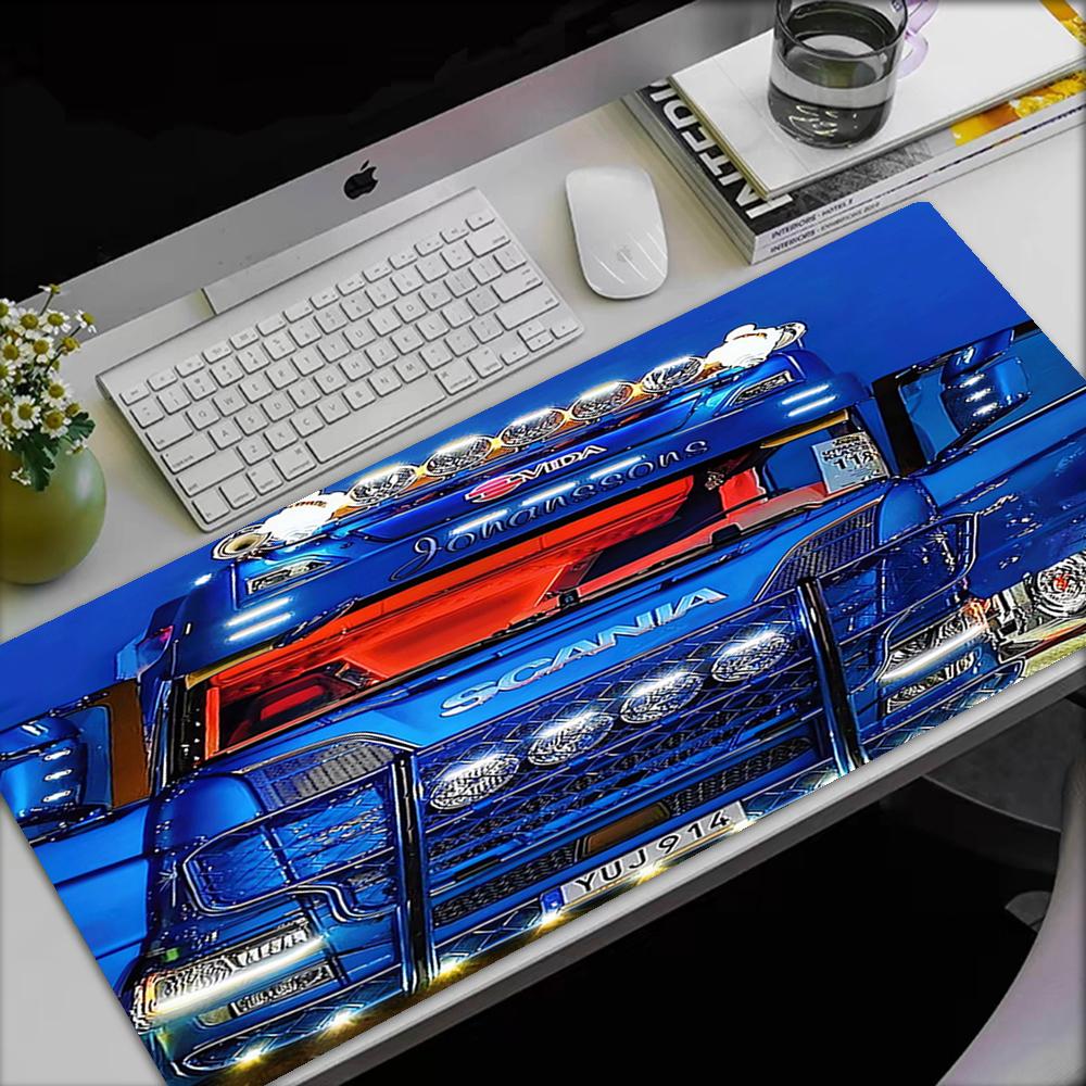 Tappetino Mouse Tema Camion, Base in Gomma Antiscivolo, Multifunzionale per Ufficio e Casa, Perfetto per la Personalizzazione dello Spazio di Lavoro.