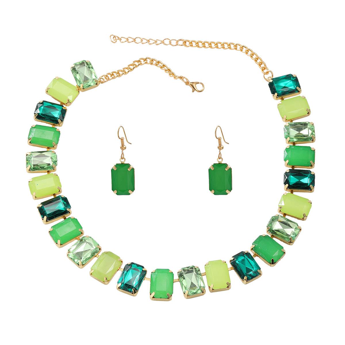

Жіночий набір сережок із квадратним кристалічним намистом. Богемна вечірка зелений