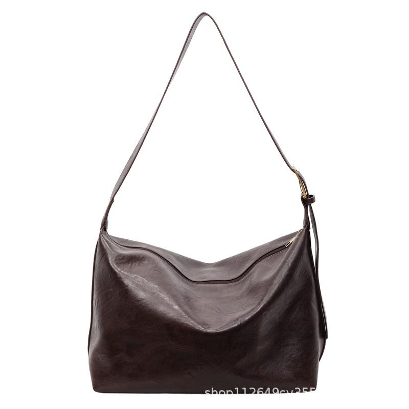 Large capacity bucket bag autumn and winter new shoulder women's bag commuter versatile fashion messenger bag
