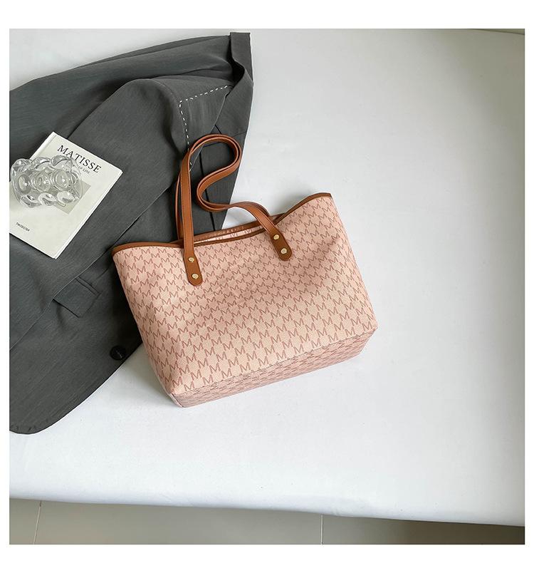 

Сумка большой вместимости женская для поездок на работу, персонализированная сумка-тоут, 2025 новинка, трендовая сумка на плечо с ретро-принтом, текстурная женская сумка