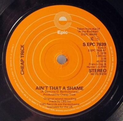 Disque 7 pouces CHEAP TRICK - Ain't That A Shame SEPC7839 Epic 1979 UK Rock Occasion