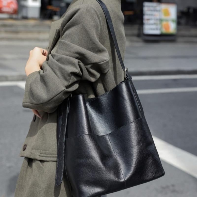 Genuine Leather Women's Bag with A Niche and High-end Design, Single-shoulder Underarm Bucket Bag