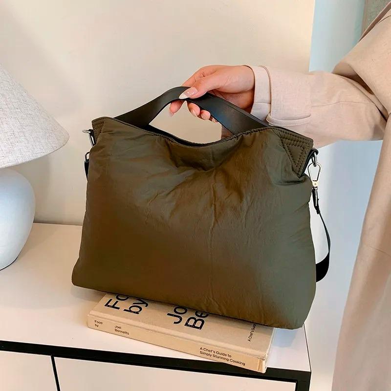 New Casual Autumn Winter Styles High-capacity Shoulder Bag  Advanced Feeling Ultra Light Commute Single Crossbody Bag