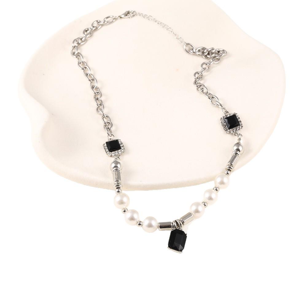 Collana da Uomo Lusso in Acciaio di Titanio con Perla Bianca e Dettagli in Zircone - Accessorio Moda Elegante e Versatile.