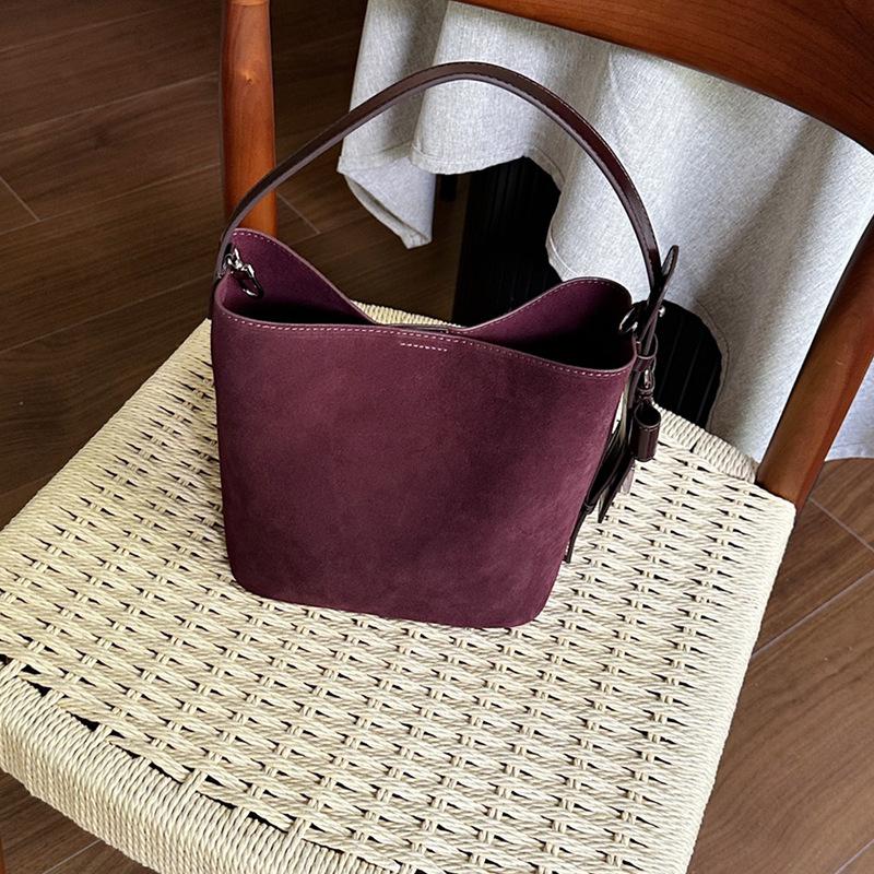 Vintage Wildleder Wildleder Premium Pendler Beuteltasche, mattes Rindsleder Große Kapazität Tragbare Schultertasche Damen Tasche