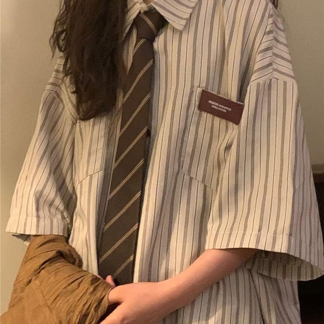 

Полосатая рубашка мужская летняя повседневная студенческая свободная нишевая дизайнерская забавная новая мужская верхняя одежда 3XL хаки