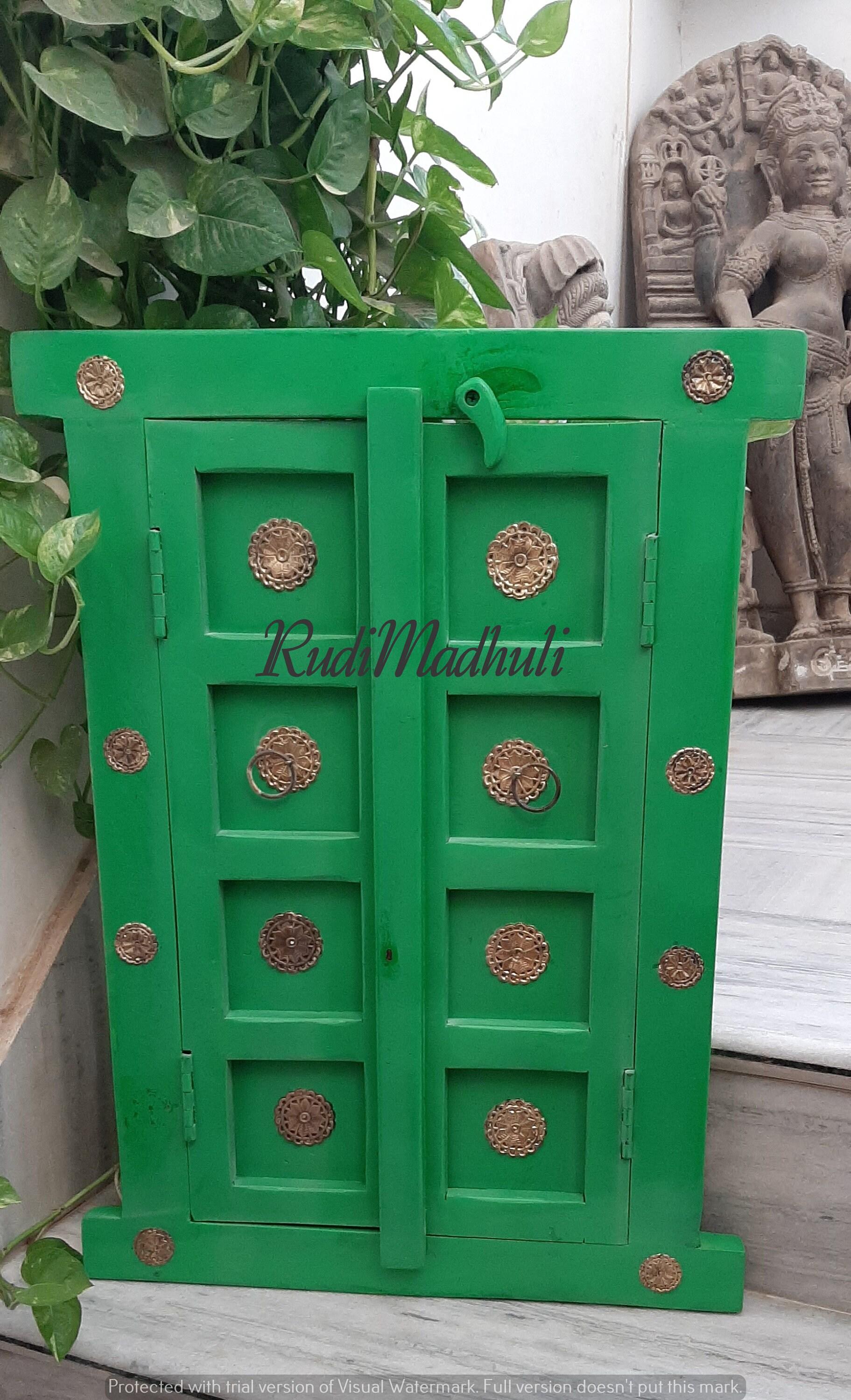 

Rustic Green Wooden Window: Indian Wall Decor with Brass Fittings різнокольоровий