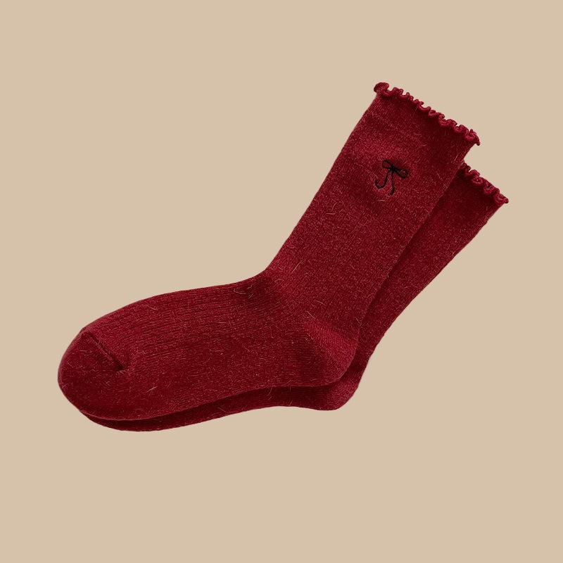 

Вышитые носки с бантом для женских осенне-зимних шерстяных носков со свободным кружевом. Носки собираются в складки, а лодыжки опухли, но не сдавливаются. 1 pair красный