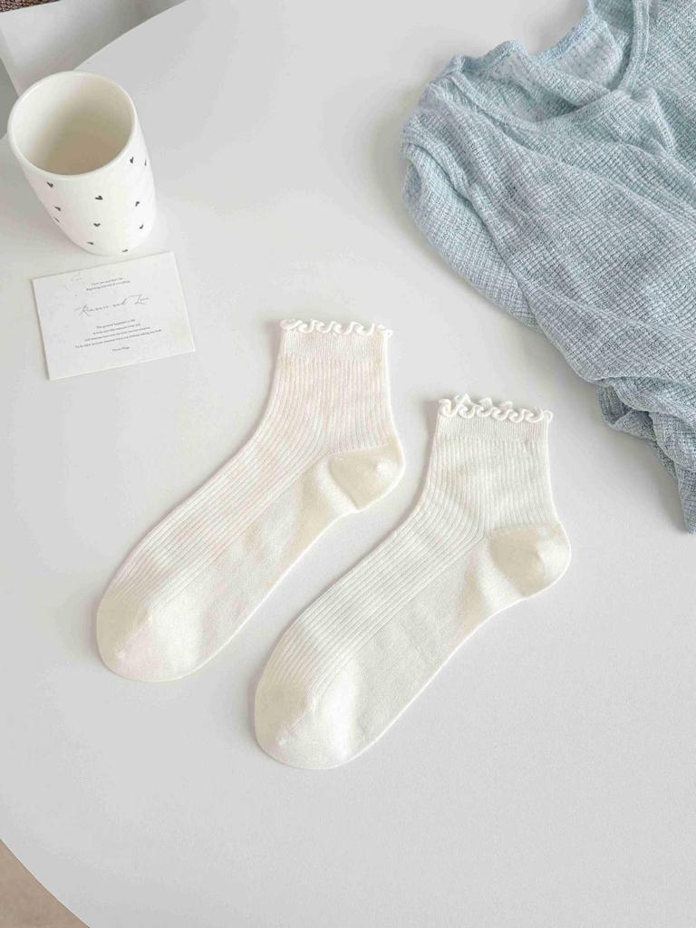 Mulberry Silk Women's Mid-Calf Thin Mesh Lace Stockings for Summer – Seamless Pair with Small Leather Shoes.