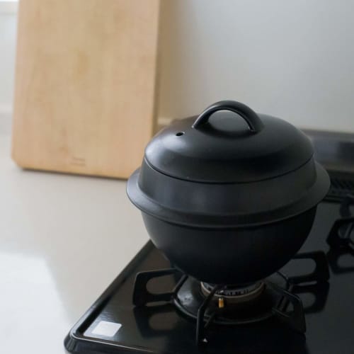 TAMAKI Thermacraft Earthenware Rice Cooker, 2-cup Capacity, Black, 21cm Diameter X 18cm Height, Heat, Microwave, and Oven Safe, T-789551