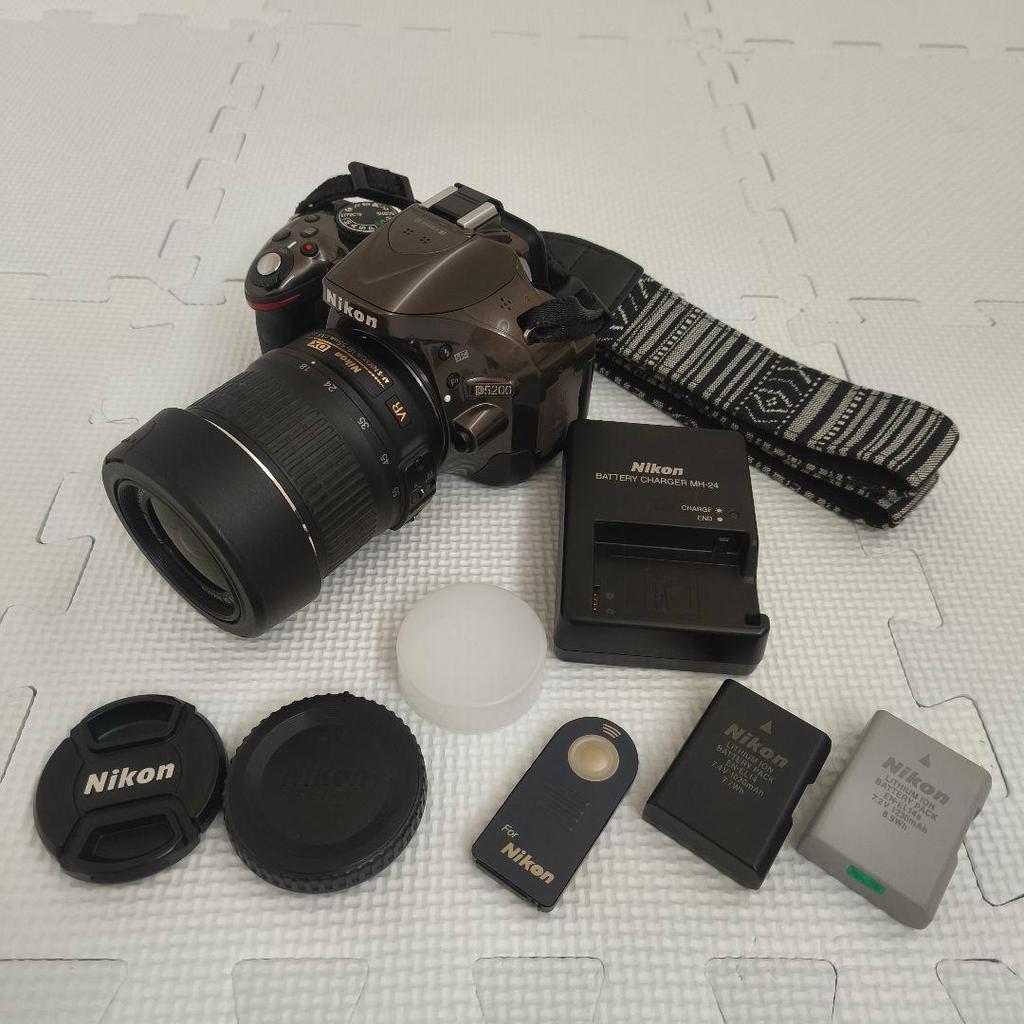 Used Rare Color Beautiful Condition Nikon D5200 Body Lens Kit