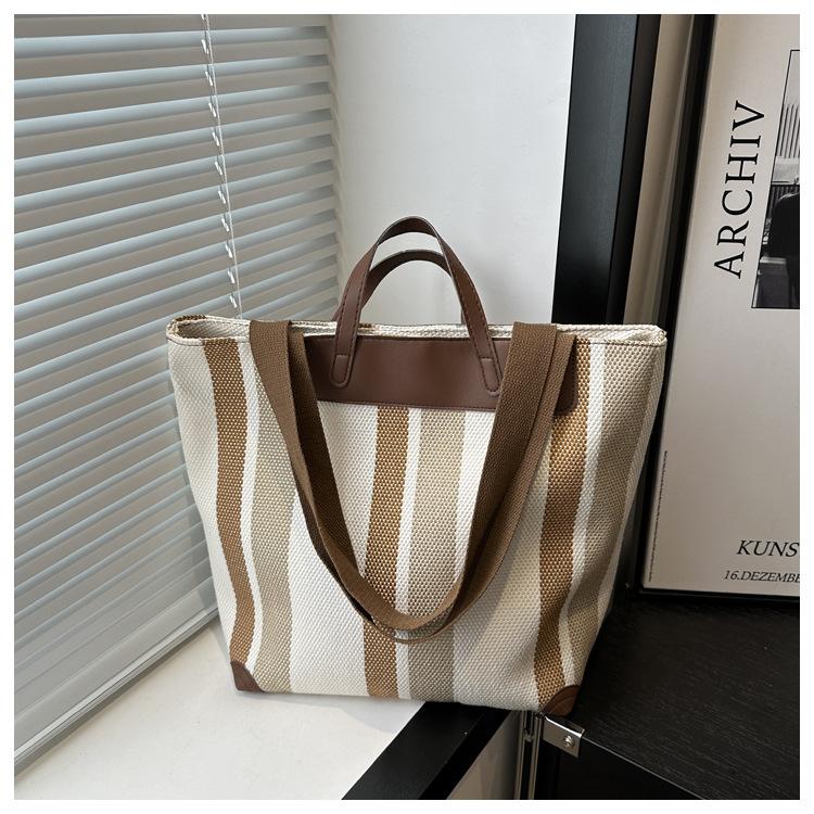 

Spring New Large-capacity Bags with Women s Fashionable Color-matching Stripes білий