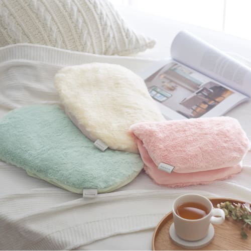 Instantly Warm Up In the Microwave with This LADONNA Hocca Gel Hot Water Bottle, Size L (RX41-JY) (white). It Takes Just 3 Minutes In the Microwave, C