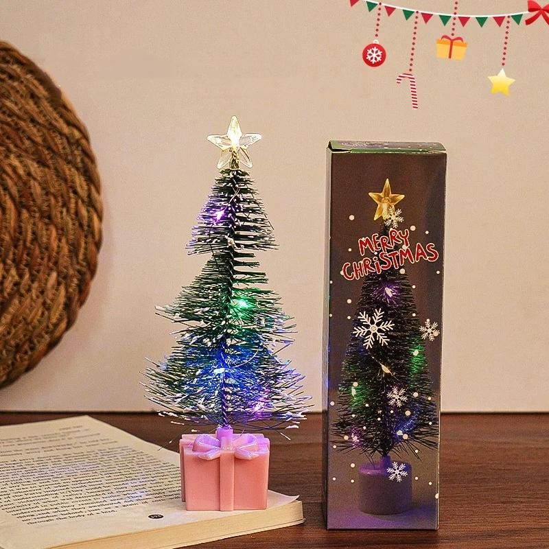 LED Işıklı Mini Noel Ağaçları Masaüstü Dekor El Sanatları DIY Noel Hediyesi Yeşil Fırçalı Ağaçlar Plastik Kış Kar Süsleri