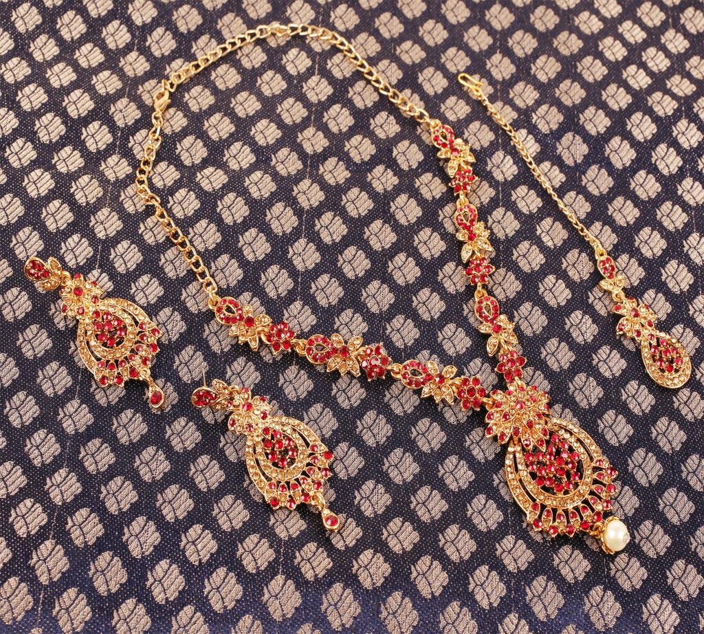 Touchstone Women's Indian Jewelry Set, Maang Tikka Wedding Guest Gold Necklace, Bollywood Jewelry Set, Pageant Elegant Prom Bride Accessory, Western