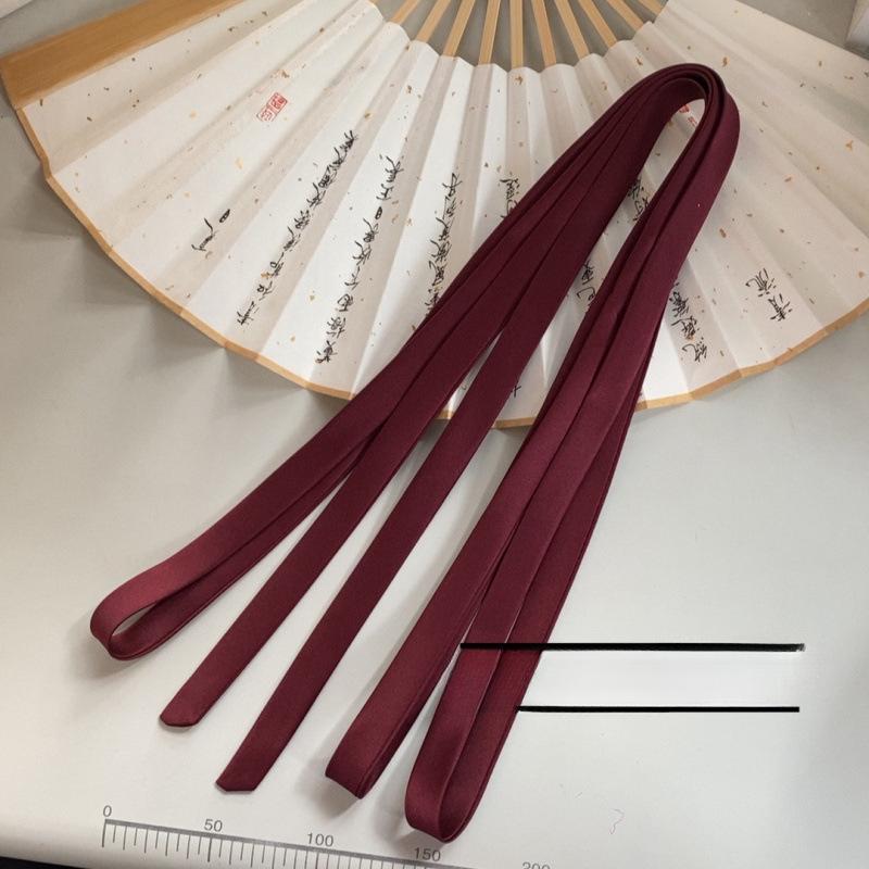 שמלת כלה מסאטן עם שרוכים, פפיון וסרט לשיער, עמידה ורב-תכליתית לכלה