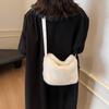 Niche design plush bag women's autumn and winter fashion portable out bucket bag simple casual messenger bag