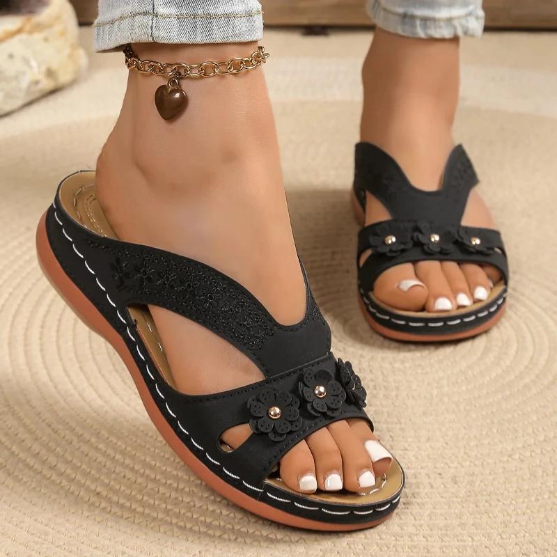 2026 Summer New Women's Slippers Casual Flower Hollow Wedge Beach Shoes Outdoor Fashion Comfortable Sandals
