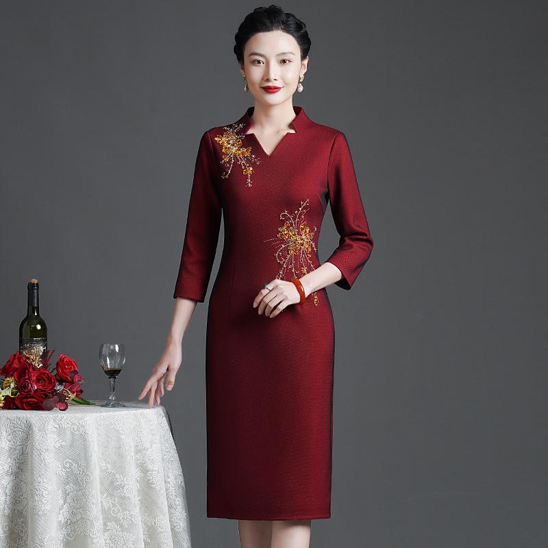 2023 Autumn Elegant Embroidered Qipao Dress for Middle-Aged and Elderly - Perfect for Weddings and Formal Events