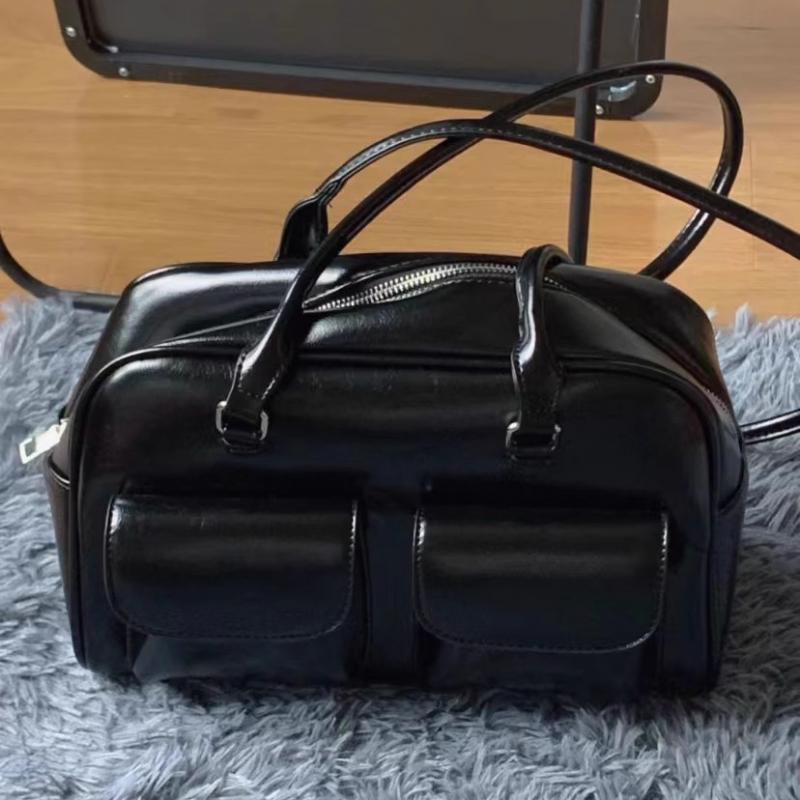 Retro Large Capacity Shoulder Bag for Women 2023 Autumn New Fashionable Commute Tote Bag Underarm Bag with Unique Design