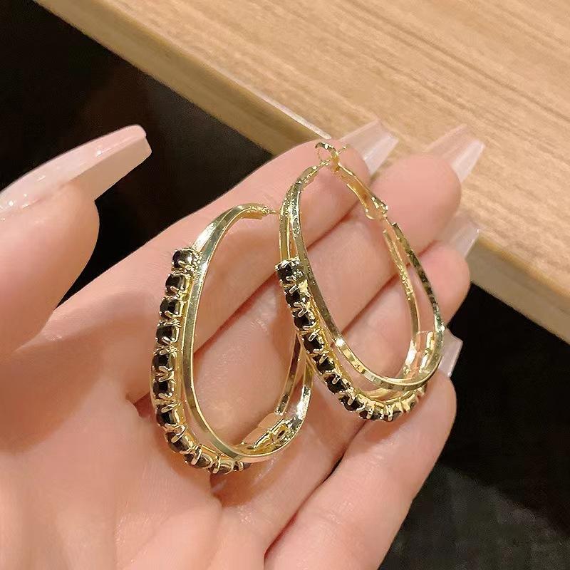 

Multilayer zircon geometric earrings temperament earrings year high-grade atmospheric exaggerated earrings