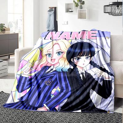 Personalizowany Koc z Imieniem i Osobowością Wednesday Addams, Miękki i Ciepły, na Sofę, do Biura, na Łóżko, Podróżny, Koc na Przerwę Obiadową, Prezent, Odpowiedni na Wszystkie Pory Roku