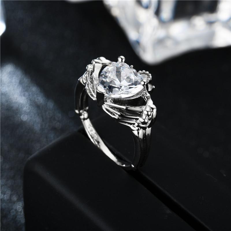 

Gothic Hands Holding Heart Ring for Women Fashion Party Jewelry Charms Female Gift 12 серебряный