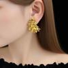 Court Style Retro Gold Flower C-Shaped Earrings Women'S Light Luxury Fashion High-End Earrings Niche Imitation Silver Needle Earrings