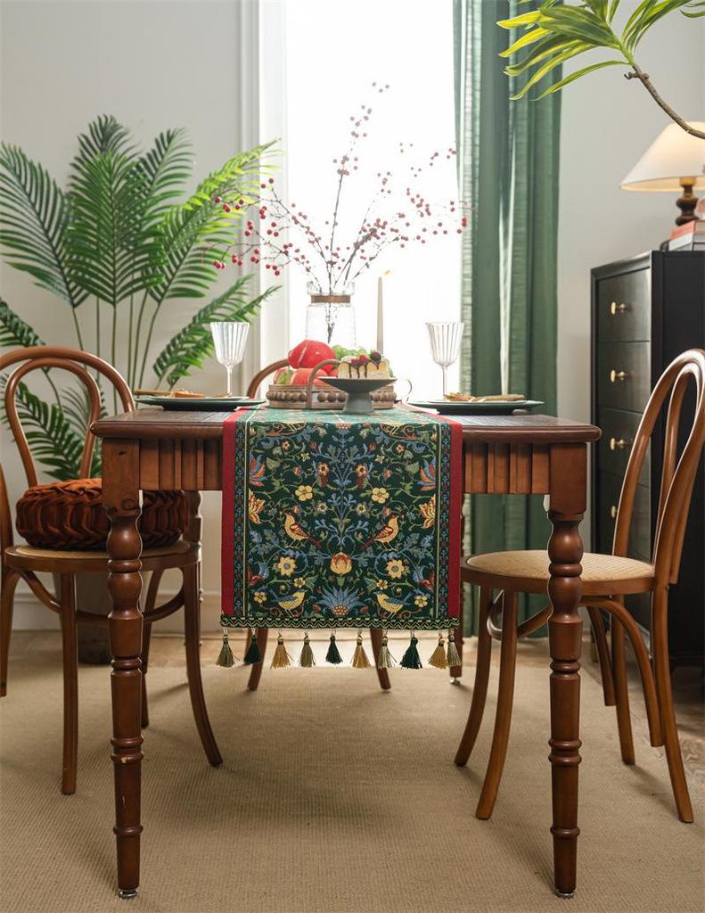 American Retro Jacquard Magpie Flower Tassel Table Runner/Bed End Polyester