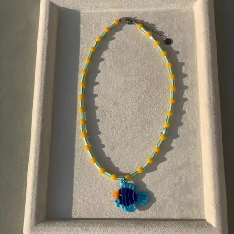 Exquisite Beaded Necklace with Glass Fish Pendant Handmade Clavicle Chain Unisex Choker Versatile Accessory for Women