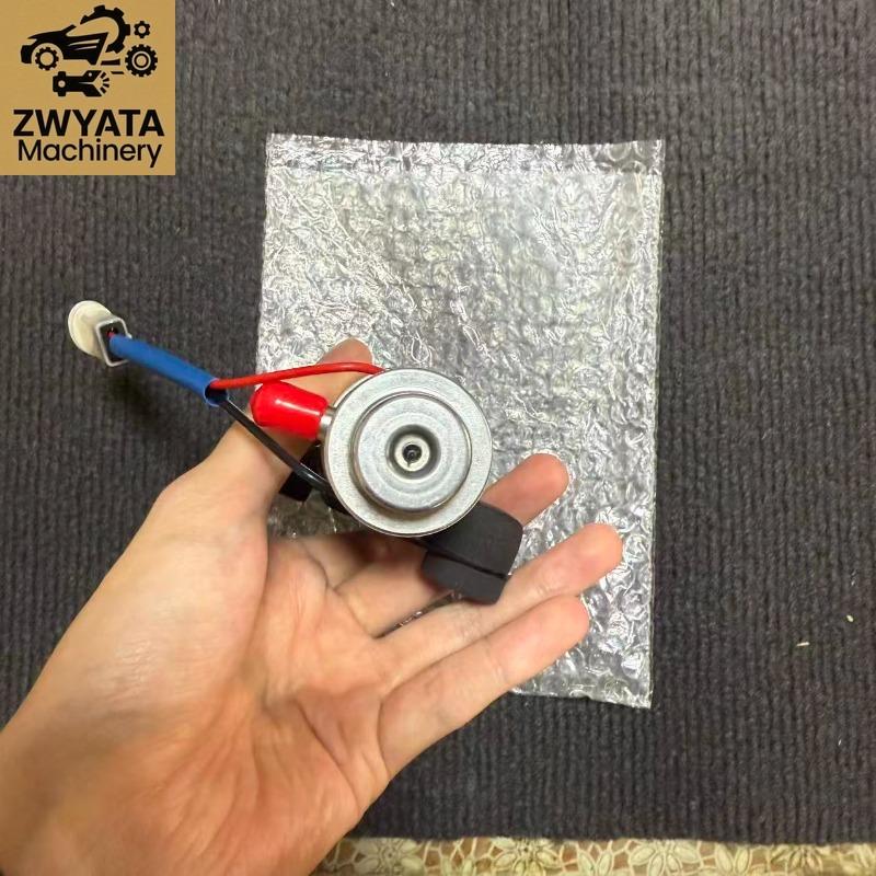 15100-94900 Outboard Engine Fuel Pump 1510094900 for Suzuki DF200 DT200 DF225 DF250 DF300 DF250A DF300A DT115 DT150 DT225