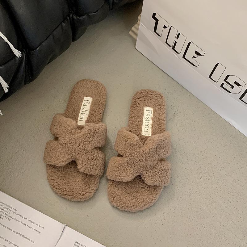 Flat-bottomed casual versatile fluffy slippers women's new autumn and winter fashion wear fluffy cotton slippers in 2025