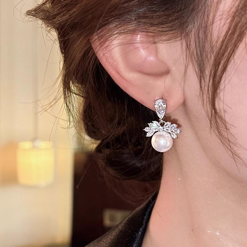 Silver Needle with Diamonds, Water Drop Pendant, Pearl Stud Earrings, Niche Design, Versatile Earrings.