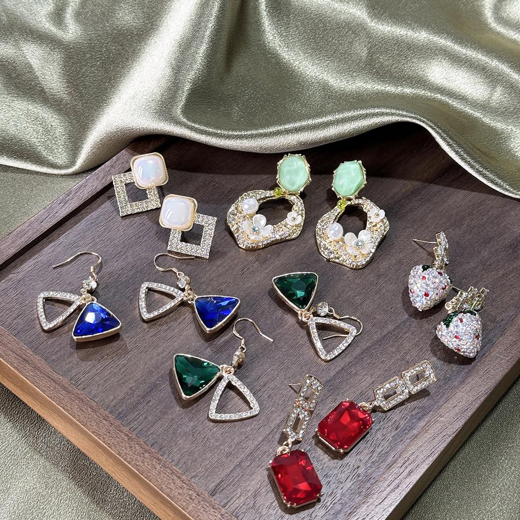 925 Crystal Petal Earrings Niche Design Cold Wind Versatile Temperament Stud Earrings Exquisite Earrings