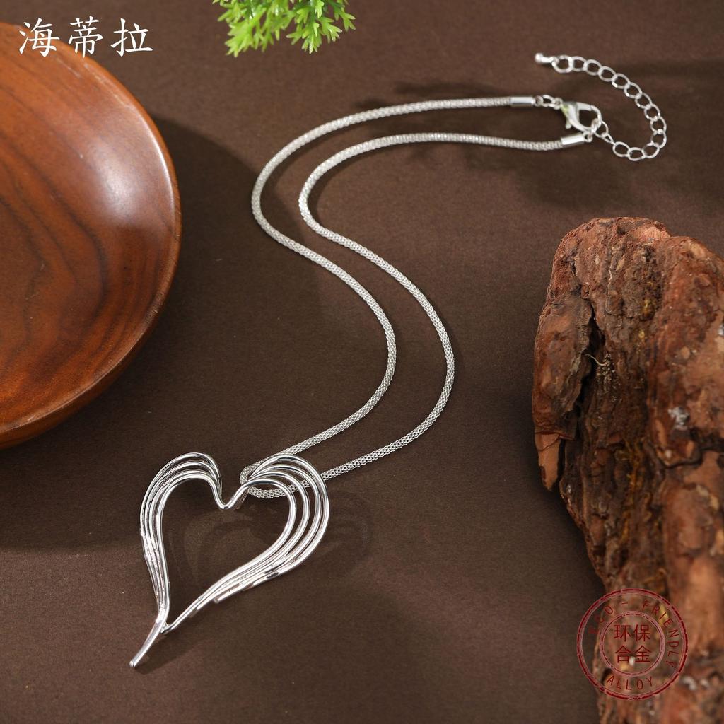 New Hollow Geometric Line Love Pendant, Women's Versatile Hollow Heart-shaped Simple Neck Chain