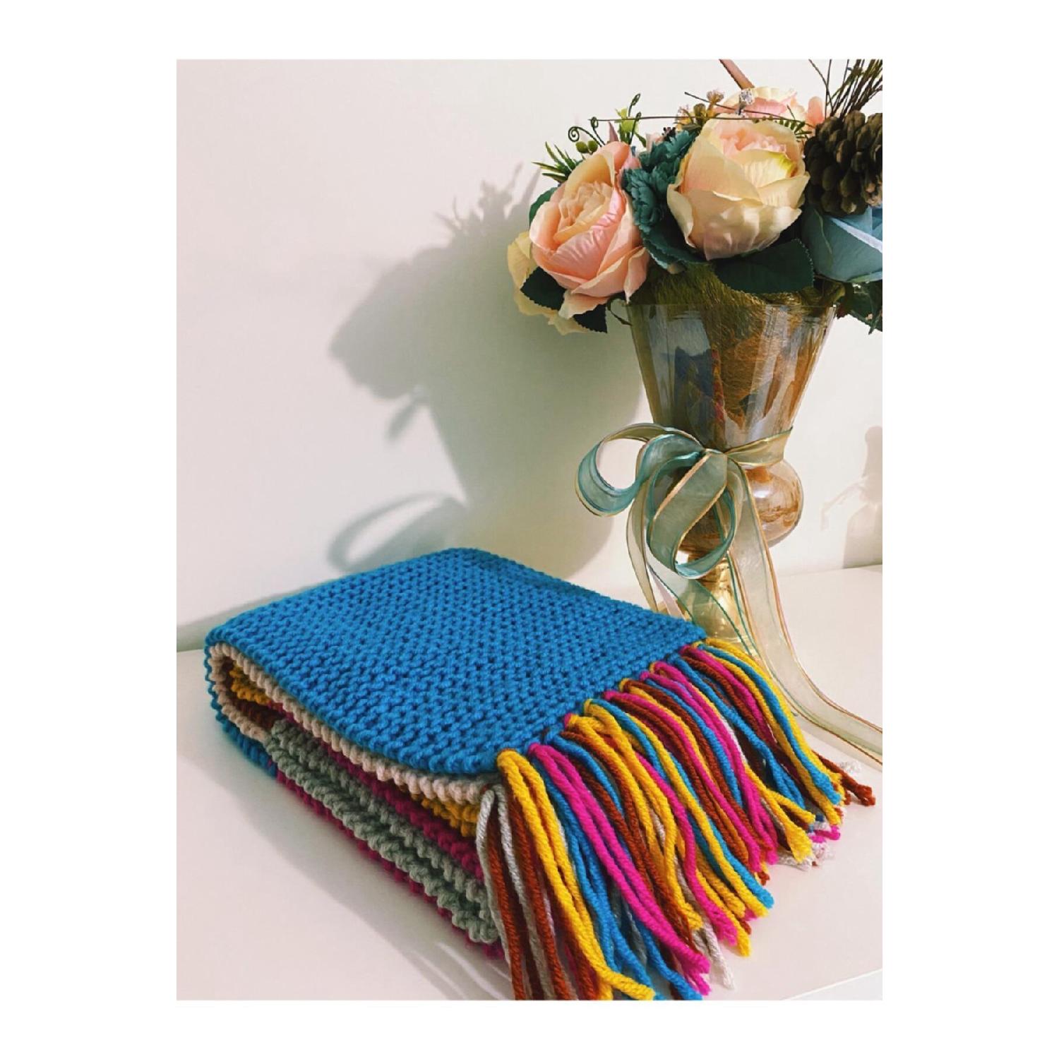 

Цветной шарф ручной вязки M