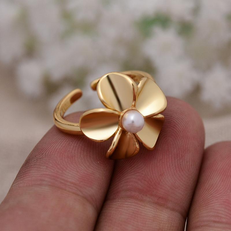 Gorąca Sprzedaż Elegancki Żółte Złoto Kolor Perłowy Kwiat Damski Pierścionek Zaręczynowy Dla Kobiet Prezent Bez Odbarwiania