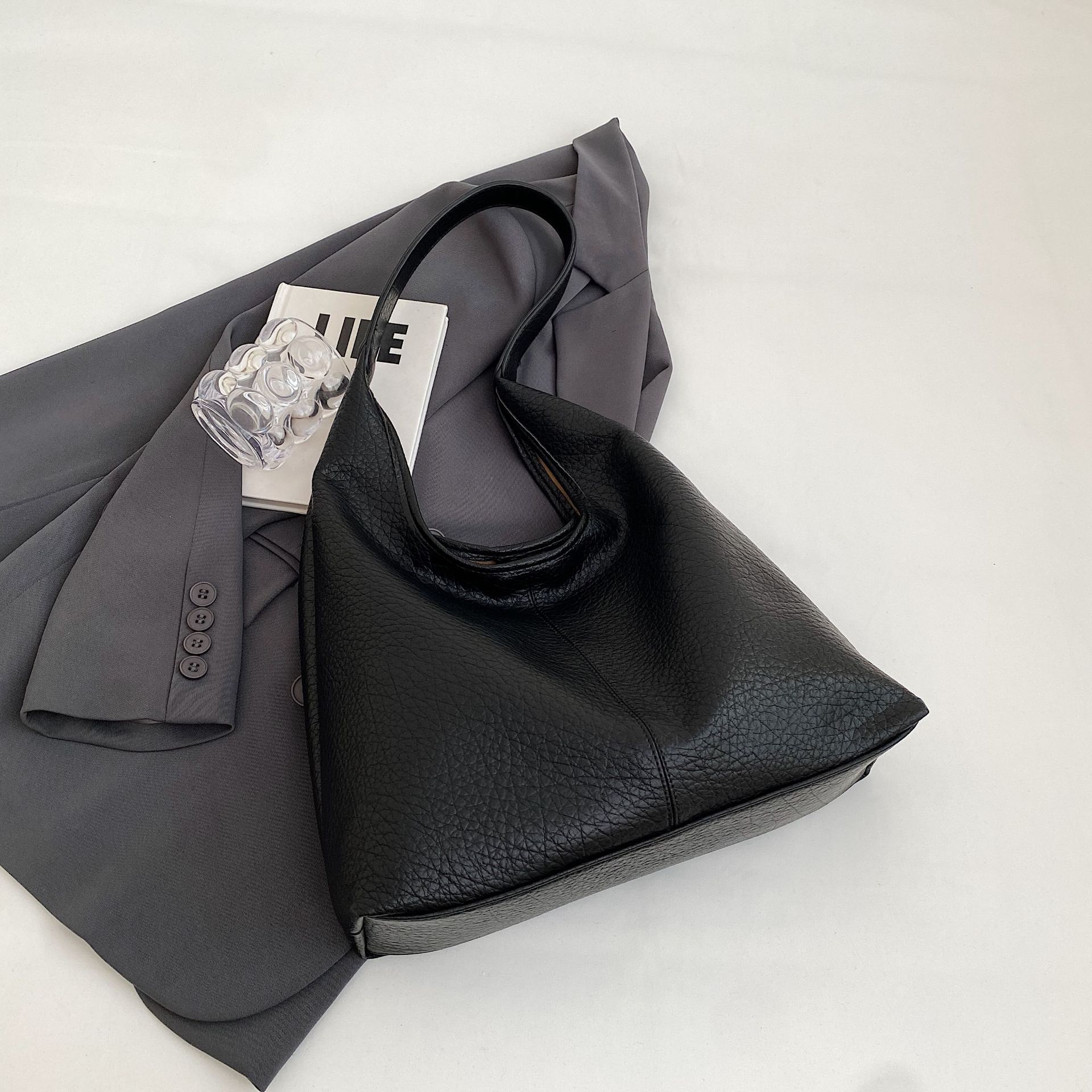 

Tote Bag Women s New Versatile Large-capacity Commuter Bag Fashionable Shoulder Bag чёрный